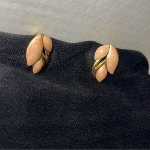 Vintage Trifari Pink Enamel Gold Tone Clip On Earrings Swirl/Pearlized Enamel